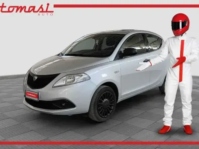 Usata Lancia Ypsilon S 69 CV (50 kW) 2020 Grigio argento Utilitaria
