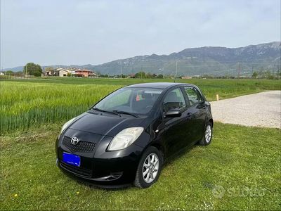 Usata Toyota Yaris Sol 69 CV (50 kW) 2007 Nero Utilitaria