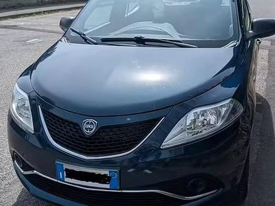 Usata Lancia Ypsilon 69 CV (50 kW) 2016 Blu Utilitaria