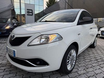 Usata Lancia Ypsilon Gold 69 CV (50 kW) 2015 Bianco Utilitaria