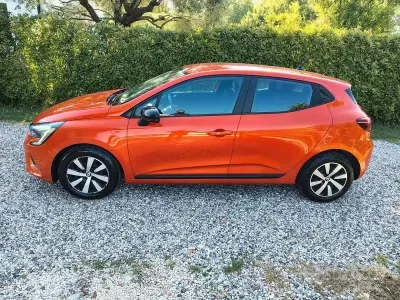 Usata Renault Clio V Equilibre 101 CV (74 kW) 2023 Arancione Berlina