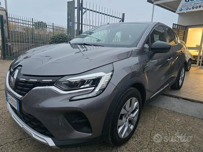 Usata Renault Captur Business 116 CV (85 kW) 2021 Grigio SUV