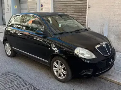 Usata Lancia Ypsilon 75 CV (55 kW) 2008 Nero Utilitaria