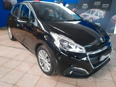 Gebraucht Peugeot 208 Allure 82 PS (60 kW) 2017 Schwarz Kleinwagen
