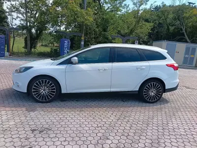 Usata Ford Focus 115 CV (84 kW) 2014 Bianco Station wagon