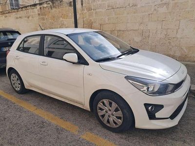 Usata Kia Rio Urban 84 CV (61 kW) 2022 Bianco Berlina