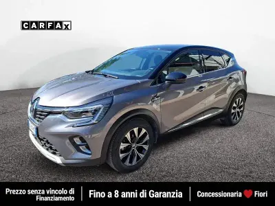 Usado Renault Captur Techno 143 CV (105 kW) 2023 Gris SUV