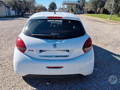 Usata Peugeot 208 Allure 68 CV (50 kW) 2015 Bianco Utilitaria