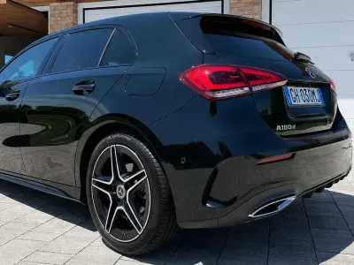 Usata Mercedes A180 Premium 116 CV (85 kW) 2022 Nero Berlina