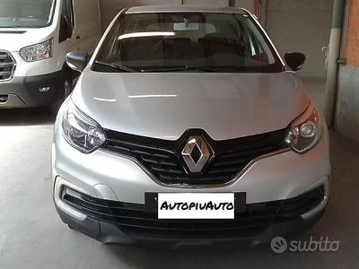 Usata Renault Captur Zen 90 CV (66 kW) 2018 Grigio SUV