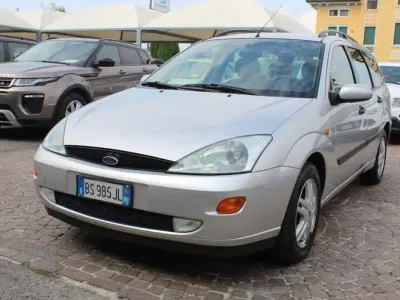 Usata Ford Focus Ghia 101 CV (74 kW) 2001 Argento Station wagon
