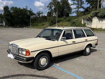 Usata Mercedes E230 136 CV (100 kW) 1984