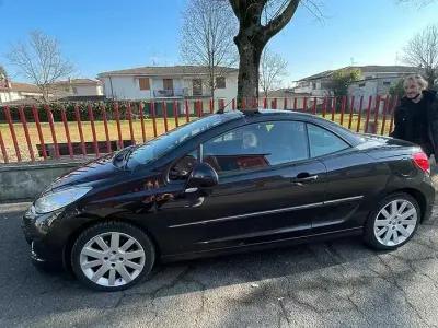 Usata Peugeot 207 CC 112 CV (82 kW) 2011 Nero Cabrio