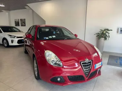 Usata Alfa Romeo Giulietta Exclusive 105 CV (77 kW) 2013 Rosso Utilitaria
