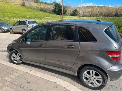 Usata Mercedes B180 2011 Grigio Monovolume
