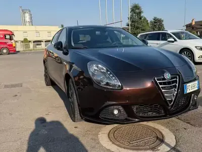 Usata Alfa Romeo Giulietta 120 CV (88 kW) 2016 Marrone Utilitaria