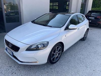 Usata Volvo V40 120 CV (88 kW) 2016 Bianco perla Station wagon