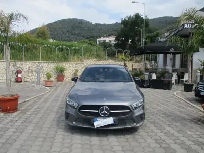 Usata Mercedes A180 Executive 116 CV (85 kW) 2019 Grigio Berlina