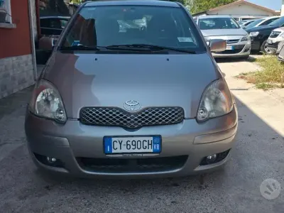 Usata Toyota Yaris 90 CV (66 kW) 2005 Marrone Berlina