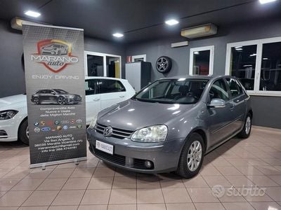 Usado VW Golf V 102 CV (75 kW) 2007 Gris Berlina