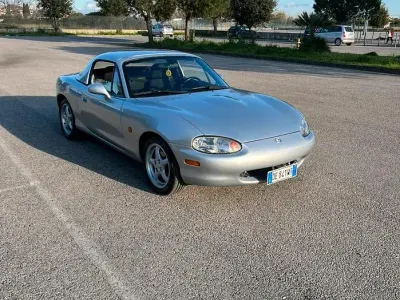 Usata Mazda MX5 140 CV (102 kW) 1998 Grigio Cabrio
