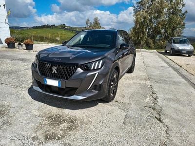 Usata Peugeot 2008 GT 131 CV (96 kW) 2023 Grigio SUV