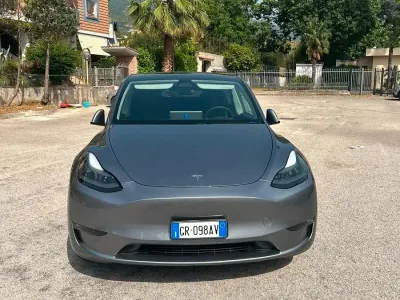 Usata Tesla Model Y Long Range AWD 189 kW (258 CV) 2023 Argento SUV