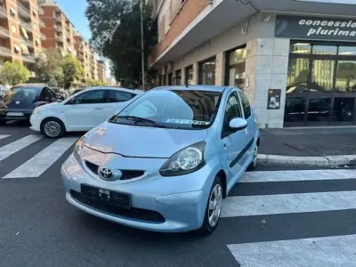 Usata Toyota Aygo Sol 68 CV (50 kW) 2007 Argento Utilitaria