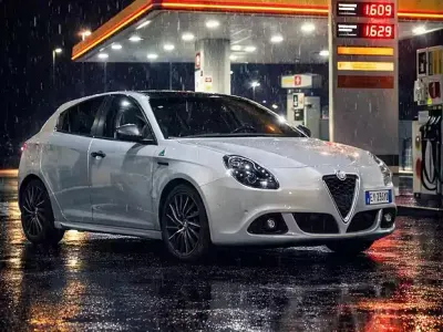Usata Alfa Romeo Giulietta Quadrifoglio Verde 240 CV (176 kW) 2015 Bianco Utilitaria
