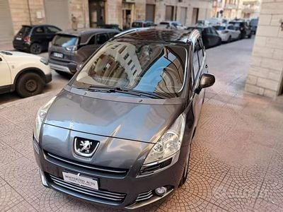 Usata Peugeot 5008 150 CV (110 kW) 2011 Grigio Monovolume