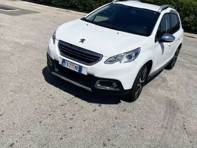 Usata Peugeot 2008 Allure 120 CV (88 kW) 2015 Bianco SUV