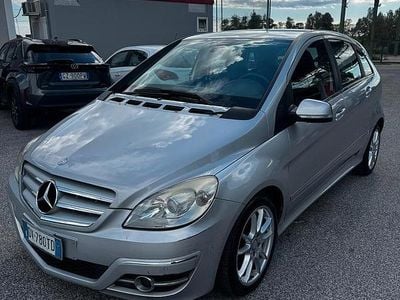 Usata Mercedes B200 140 CV (102 kW) 2009 Grigio Monovolume