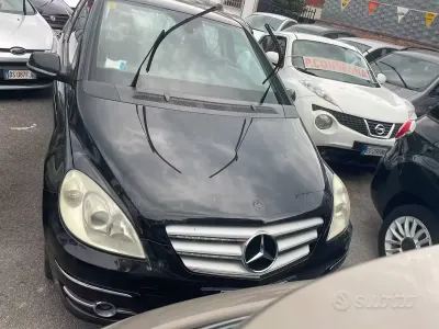 Usata Mercedes B180 109 CV (80 kW) 2011 Giallo Utilitaria