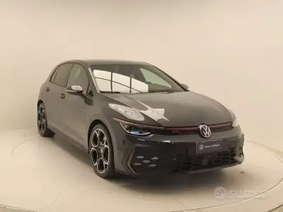 Usata VW Golf VIII GTI 265 CV (194 kW) 2024 Grigio Berlina