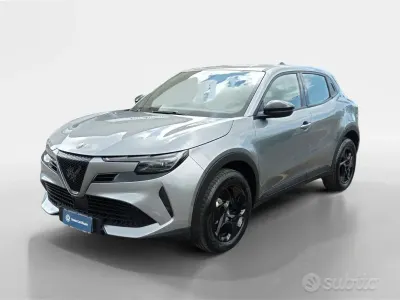 Nuova Alfa Romeo Junior 145 CV (106 kW) 2026 Giallo SUV