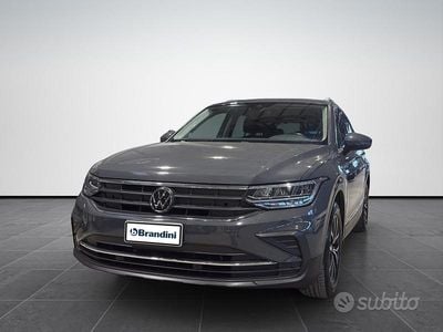 Usata VW Tiguan Life 131 CV (96 kW) 2021 Grigio SUV