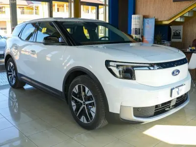 Usata Ford Explorer Extended Range 88 kW (121 CV) 2025 Bianco SUV