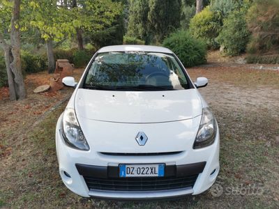 Usata Renault Clio II 75 CV (55 kW) 2009 Bianco Berlina