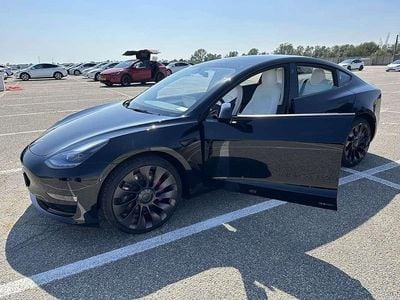 Usata 2023 Tesla Model 3 Performance Berlina | 42.500 € (Buon prezzo)