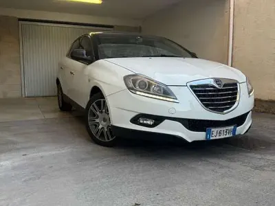 Usata Lancia Delta Gold 120 CV (88 kW) 2011 Utilitaria