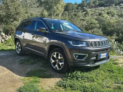 Usado Jeep Compass Limited 120 CV (88 kW) 2019 Gris SUV