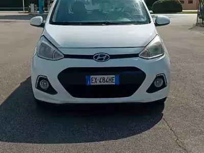 Usata Hyundai i10 67 CV (49 kW) 2015 Bianco Utilitaria