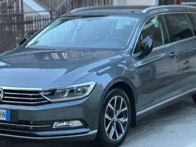 Usata VW Passat Highline 190 CV (139 kW) 2017 Grigio Station wagon