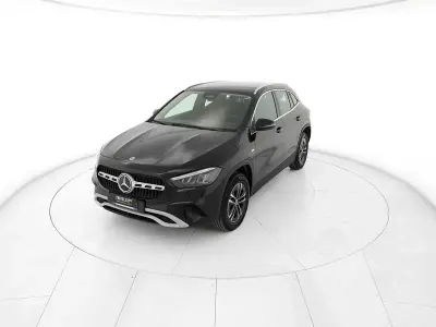 Käytetty Mercedes GLA250 Advanced 218 HP (160 kW) 2025 Musta Katumaasturi