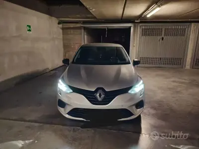 Usata Renault Clio V 101 CV (74 kW) 2021 Grigio Berlina