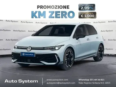 Nuova VW Golf VIII R-line Plus 150 CV (110 kW) 2026 Crystal ice blue Utilitaria