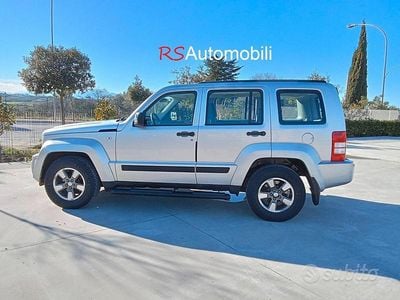Usata Jeep Cherokee Sport 177 CV (130 kW) 2009 Grigio SUV