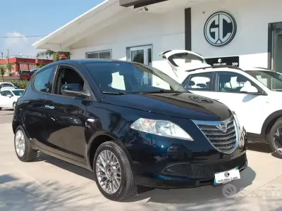 Usata Lancia Ypsilon Silver 69 CV (50 kW) 2012 Bluazzurro Utilitaria