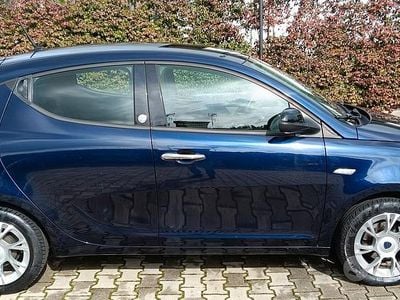 Usata Lancia Ypsilon 69 CV (50 kW) 2015 Blu Utilitaria