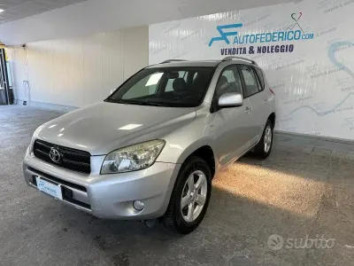 Usata Toyota RAV4 Luxury 136 CV (100 kW) 2006 Grigio SUV